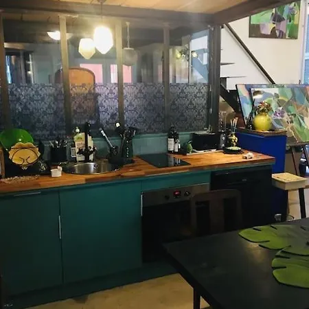 Loft D Artistes Avec Patio Au Port De *