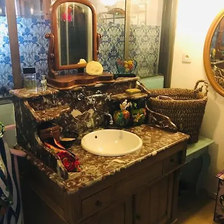 Loft D Artistes Avec Patio Au Port De Lägenhet